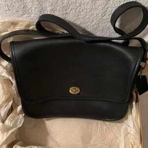 *HP* Coach City Bag with shoulder strap. NWOT